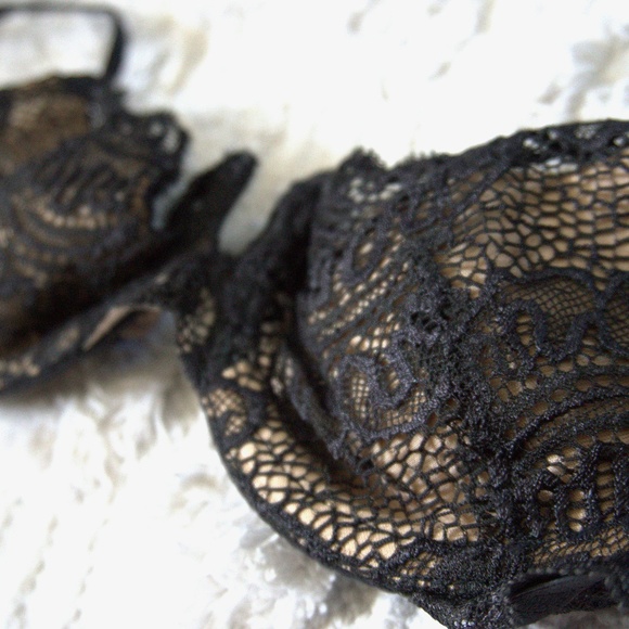 🤑 NWOT VS Bra. - Picture 1 of 3